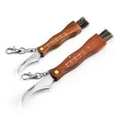 Coltelli per la raccolta dei funghi.