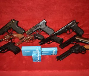 PISTOLE A SALVE E REVOLVERS A SALVE,  CARTUCCE FIOCCHI A SALVE CAL.8, 9 E  380
