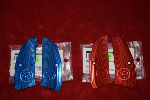 GUANCETTE IN ALLUMINIO ZIGRINATE ROSSE E BLU PER CZ 75 SP 01 SHADOW