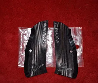GUANCETTE IN ALLUMINIO ZIGRINATE NERE PER CZ SHADOW 2