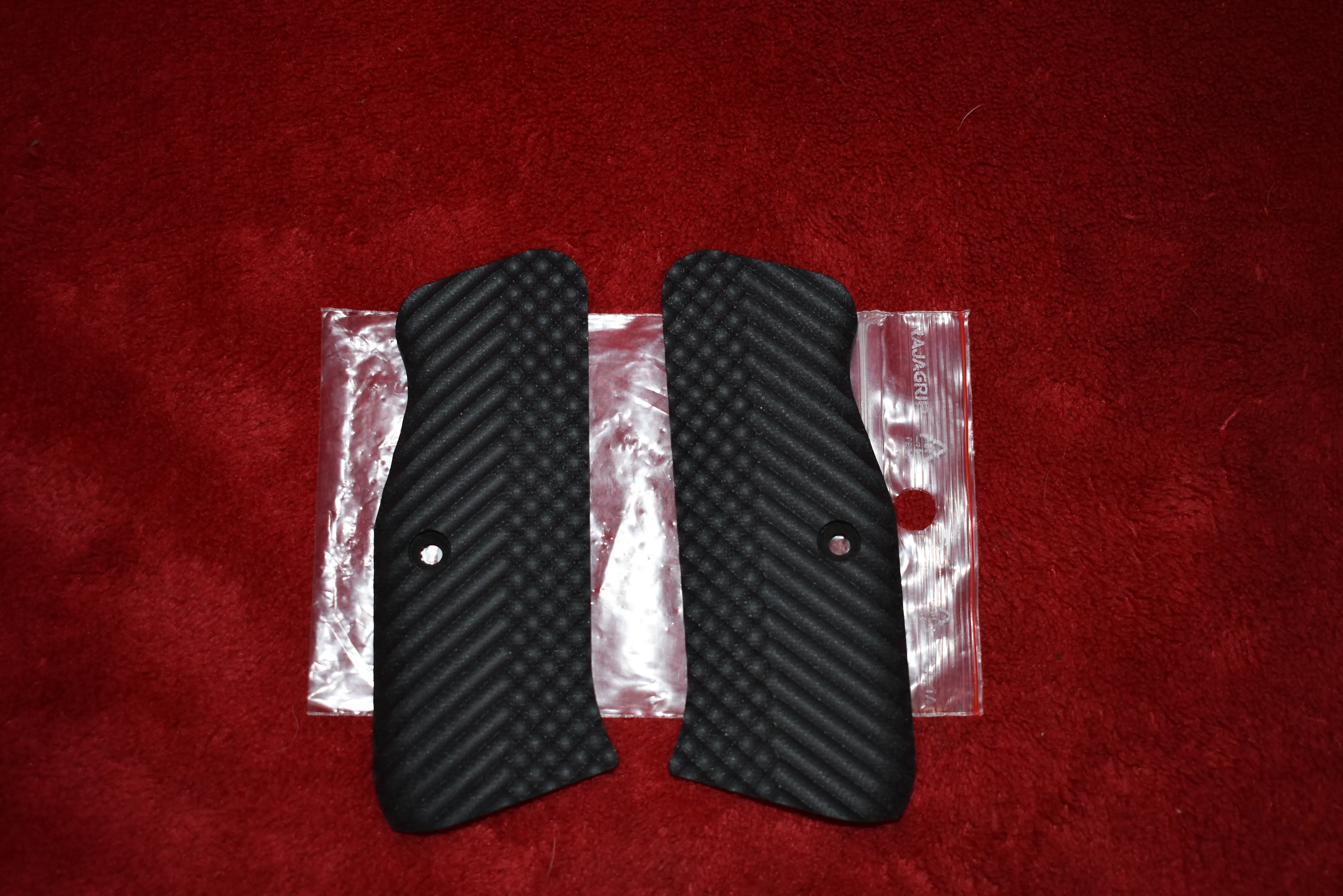 GUANCETTE IN RESINA GRIP NERE PER CZ SHADOW 2