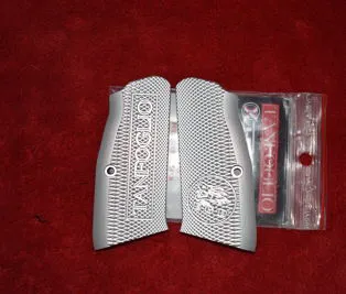 GUANCETTE ZIGRINATE IN ALLUMINIO COLOR ARGENTO "LUNGHE" PER  TANFOGLIO  EXTREME