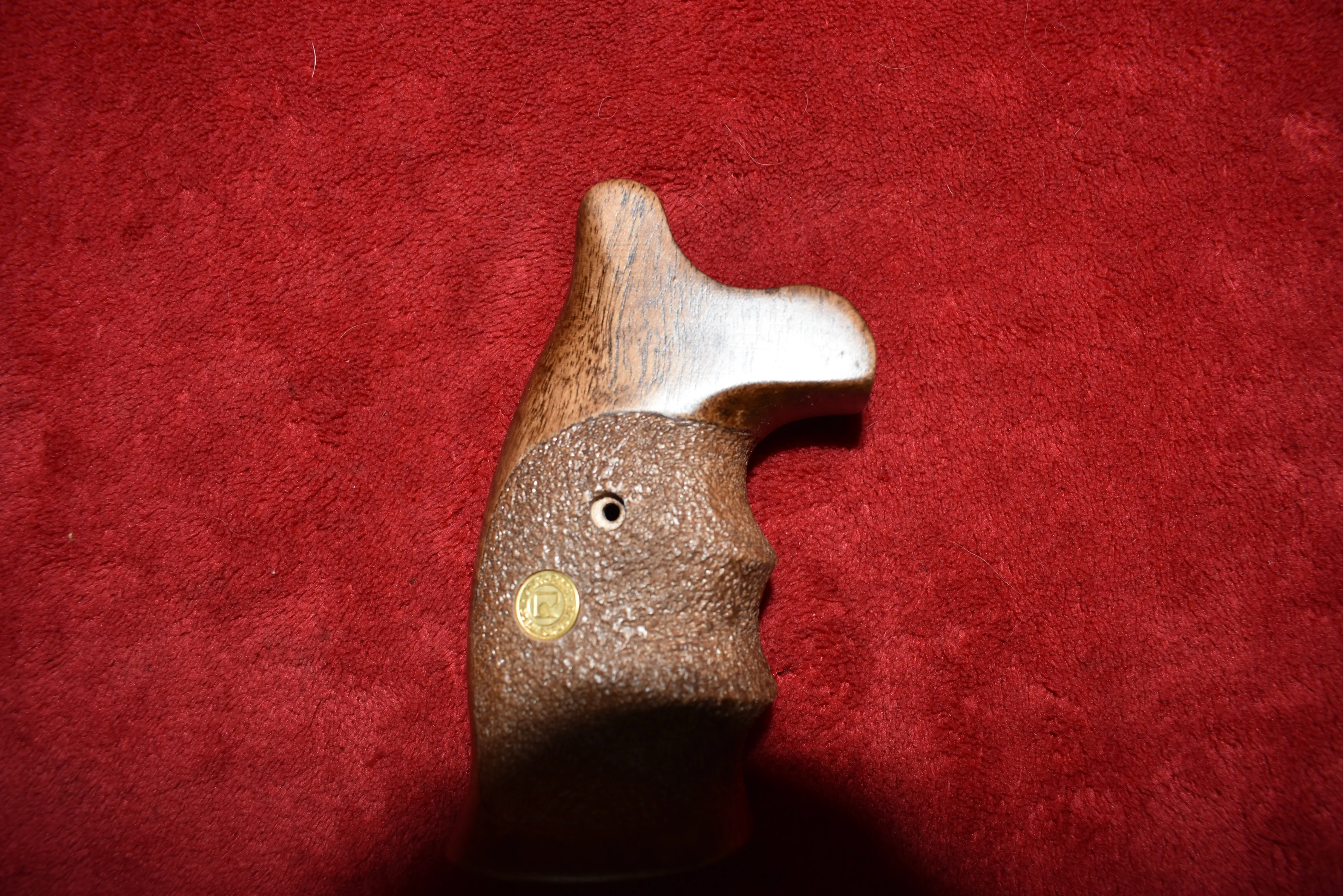 GUANCETTE ANATOMICHE IN NOCE PER REVOLVER ALFA PROJ 357 MAGN./22LR