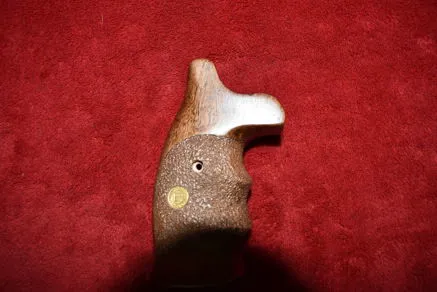 GUANCETTE ANATOMICHE IN NOCE PER REVOLVER ALFA PROJ 357 MAGN./22LR