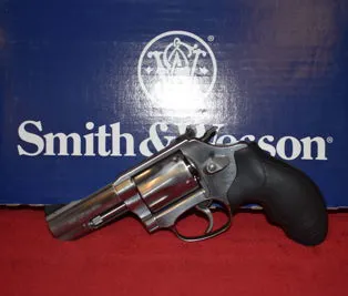 REVOLVER SMITH & WESSON 60-15