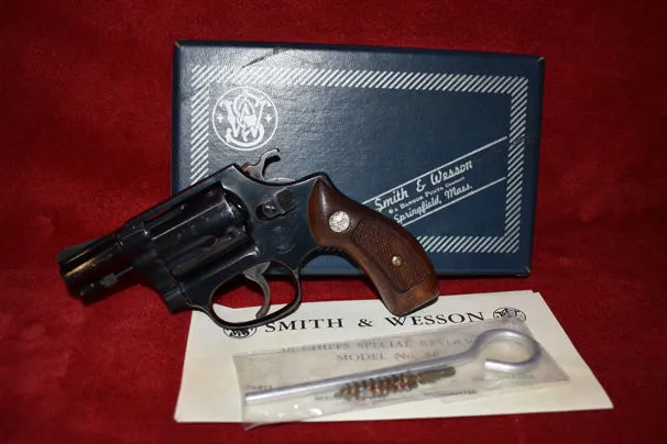 REVOLVER SMITH & WESSON 36 CHIEF cal.38 SP