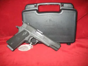 PISTOLA SEMIAUTOMATICA ROCK ISLAND ARMORY M1-1911-A1
