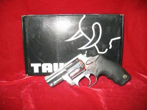REVOLVER TAURUS 85 DEFENDER INOX