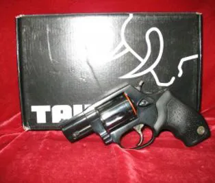REVOLVER TAURUS 85 DEFENDER