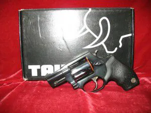 REVOLVER TAURUS 85 DEFENDER